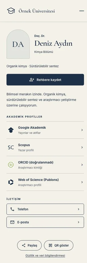 Akademi tasarımı: Fildişi ve lacivert; kurumsal antet, portre ve akademik profil satırları.