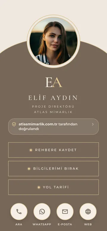Kum tasarımı: Krem ve kum rengi, altın çizgili yay, monogram.