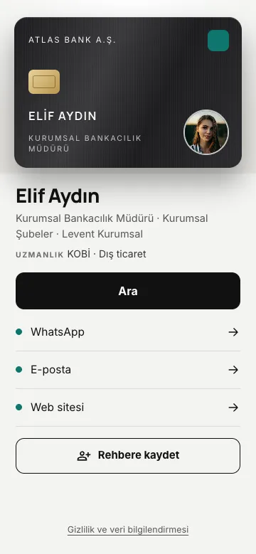 Metal tasarımı: Üstte siyah metal banka kartı, kabartma ad, kurum rengi vurgular. Bankacılık için.